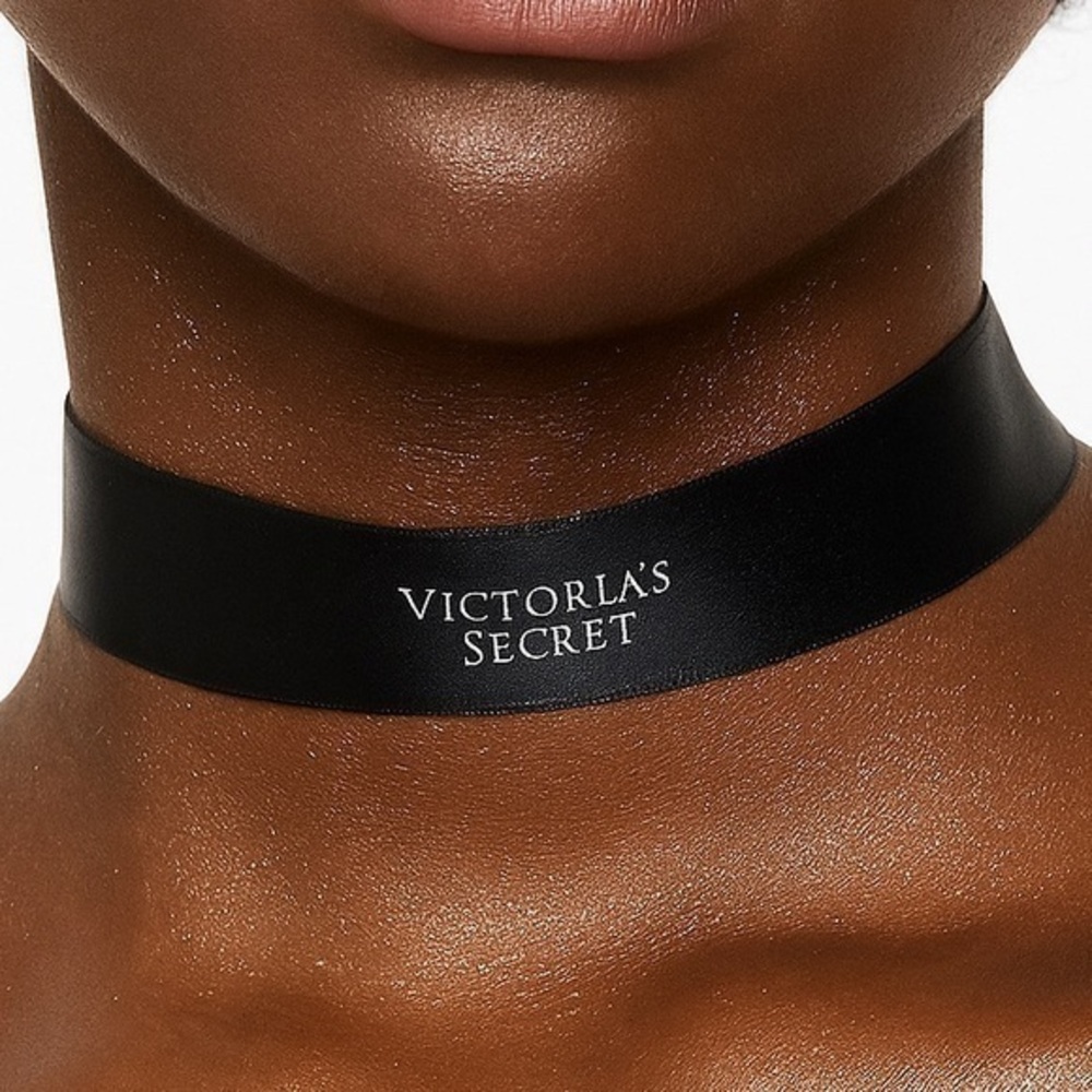 RARE Vintage Victoria’s Secret Black Satin Logo Choker Necklace One Size Adjust - Picture 3 of 7
